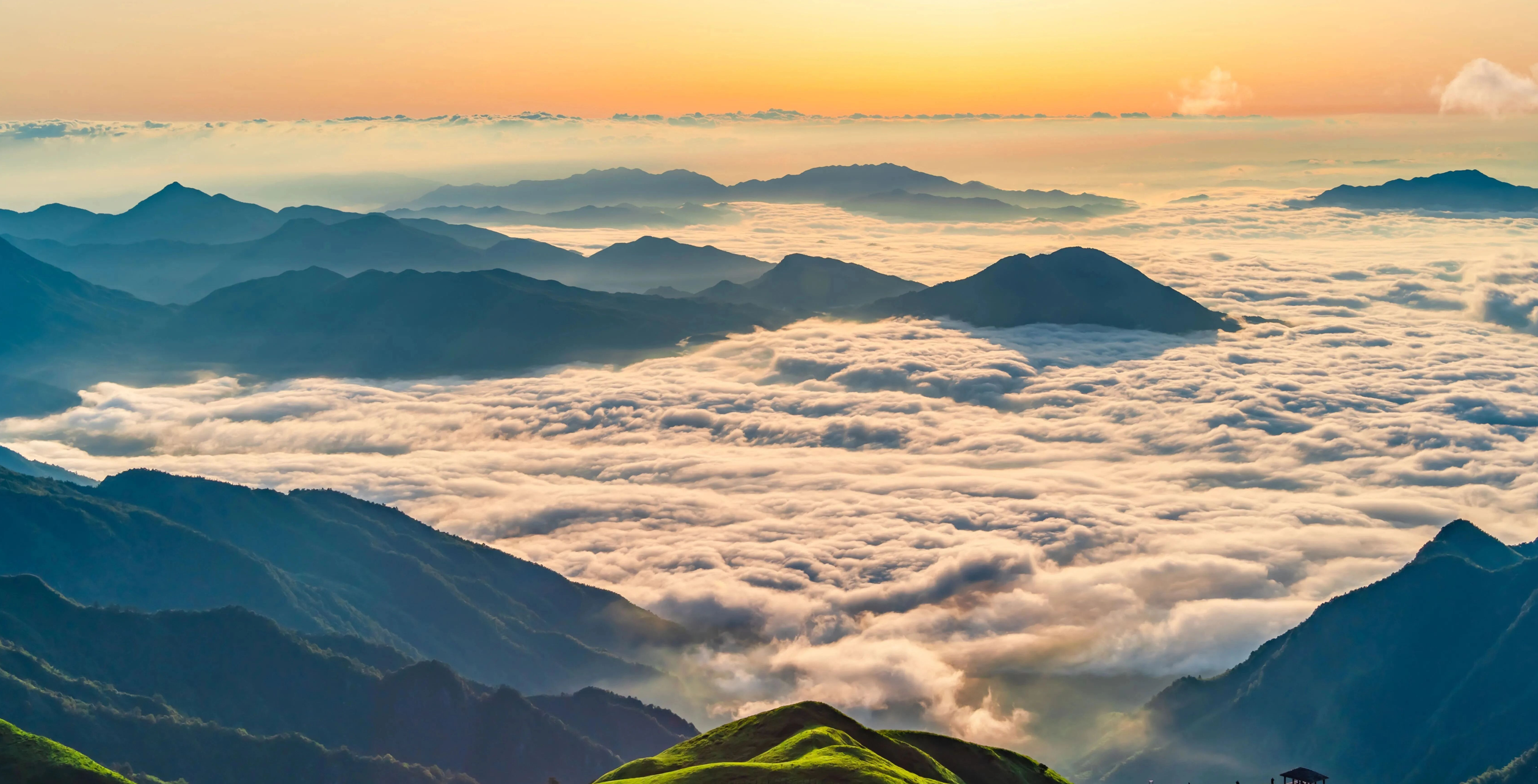 sea-of-clouds-and-sunrise